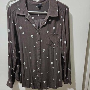 Torrid Long sleeved Button up SKULLS size 1 Lovesick